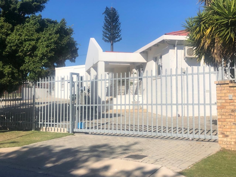 To Let Commercial Property for Rent in Newton Park Eastern Cape
